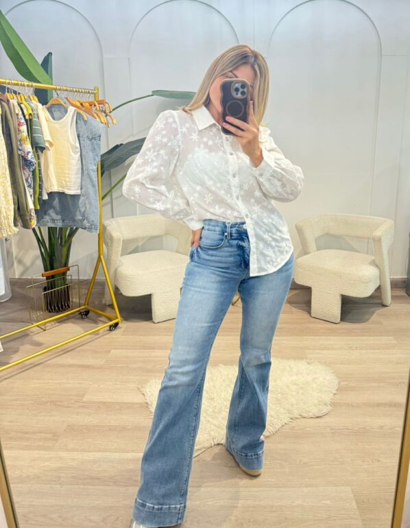 Camisa con detalles Bordados